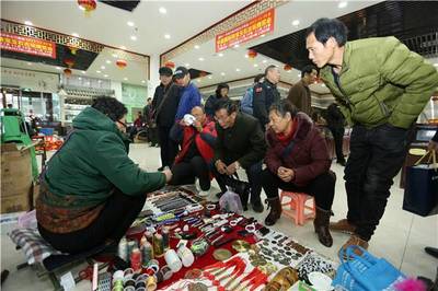 珠寶文玩爭奇斗艷 亮相中原國際珠寶玉石古玩博覽會 文物拍賣